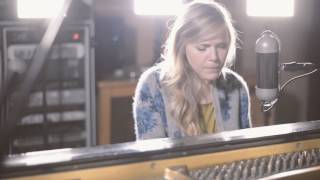 Convinced (Acoustic Video) // Lesley Phillips