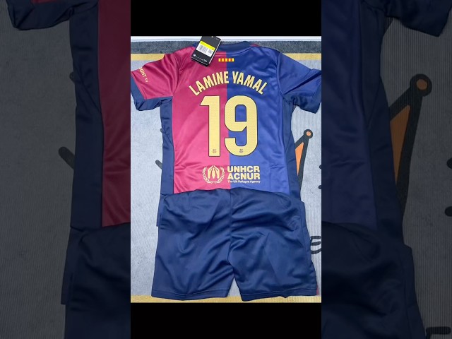 Vídeo relacionado con FC Barcelona - Conjunto de camiseta y pantalón corto del FC Barcelona (talla infantil), Niños, azul, 8 años