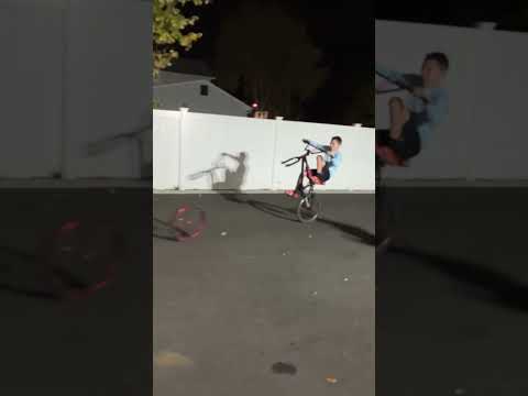 Wheelie with no front wheel #bikestunts #bikelife #wheelieboyz #wheeling #biketricks #shorts