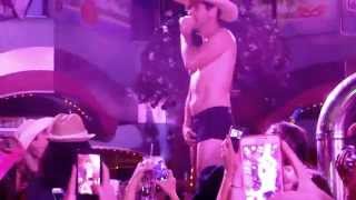 NKOTB Cruise 2014 - Joey McIntyre &quot;I can&#39;t get any more naked than this&quot;