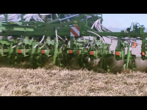 Amazone Primera DMC 9000 / 12000 Großflächensämaschine an John Deere Traktor - Jahr 2010