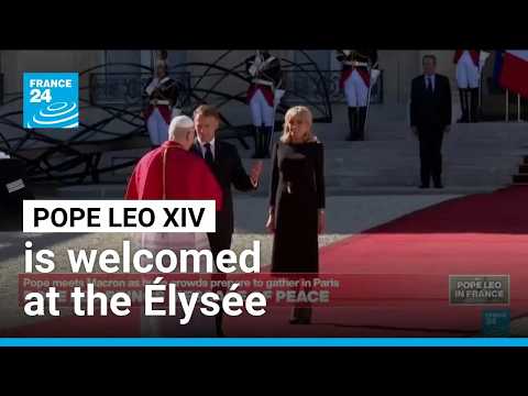 France: Pope Leo XIV welcomed by Macron at the Élysée