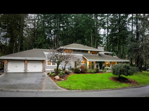 991 Lohbrunner: 4-Bed + Den, 3-Bath Luxury Home With Modern Elegance | Broadmead Community