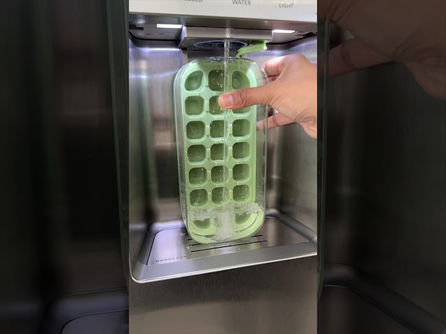 Vídeo relacionado con Batman DC Comics Logo Silicone Ice Cube Tray | Makes 10 Molded Cubes