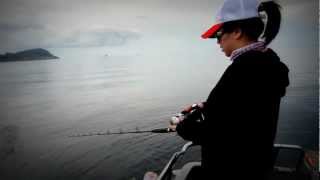 preview picture of video 'Girl jigging kingfish Tutukaka New Zealand'