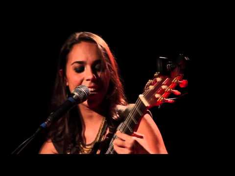 À primeira vista (Chico César) - Clara Gurjão