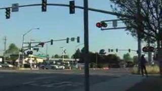 preview picture of video 'Malfunctioning Crossing Gates in Sunnyvale, CA'