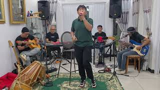 Download lagu Hitam Kelam  - Iin Parlina dan Trio Bimbo cover Riap Band (Dadang Kuswandi) mp3