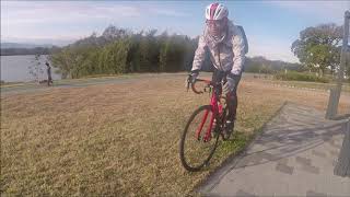 ロードバイクでグラベルのように遊ぶ358パパがこちらです