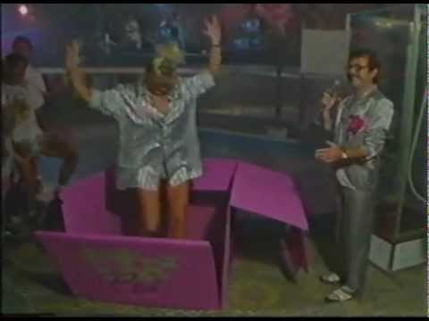 Denise gastvrouw PinUp Club Pyjama party Miss naakt België 1988