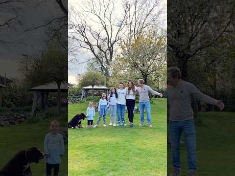 Familienfoto 😍 4 Kinder & Welpe #shorts Mamiseelen