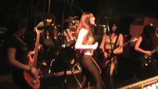 Noisy Queens Tribute To The Runaways - Getting HOT -