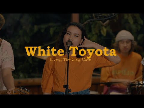 White Toyota (Live at The Cozy Cove) - Sunkissed Lola