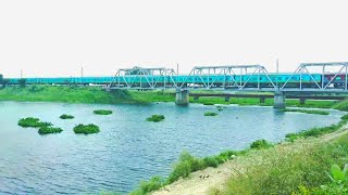 preview picture of video 'Champaran Humsafar Express Crossing Kosi Bridge | High Speed Train Crossing Bridge | Indian Railways'