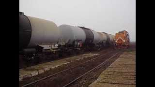 preview picture of video 'Tren de marfa al operatorului GFR soseste in Statia CF Urziceni, 16.11.2012'