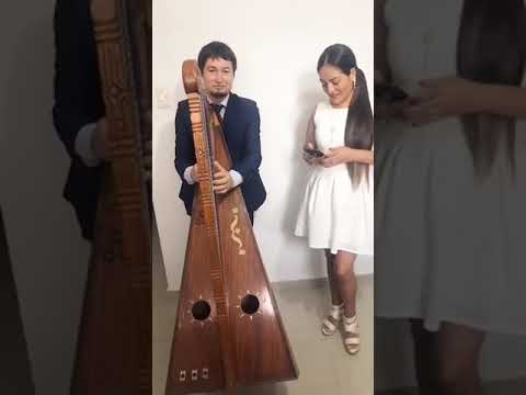 Marisol Cavero y Rusmell Espinoza, arpa y voz.
