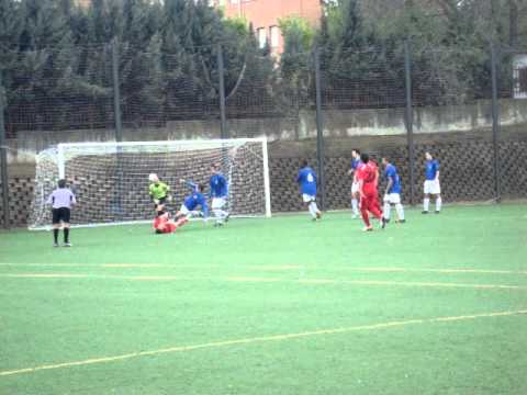 64 Minutos. Cristian cae dentro del área reclamando penalti para el Torrejon
