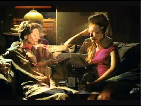 Swimming Pool music theme (Ludivine Sagnier & Charlotte Rampling)