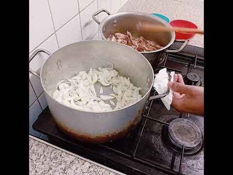 HOW TO MAKE PILAU WITH CHICKEN