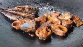 preview picture of video 'Indian street food 3   fresh fish fry   fish stall near krishnagiri dam. indian fish fry'