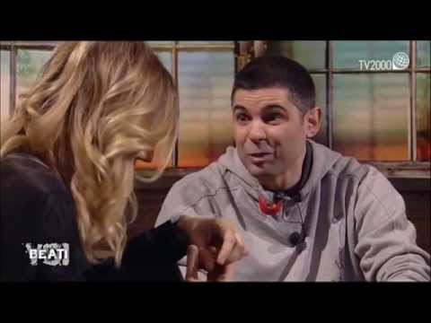 Questo per vermi da cui su una faccia di un posto appaiono Forme di comunicazioni di un parassita e un proprietario