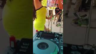 Download lagu Desi Tata Goyang Hot Bikin Gak Kuat #goyangsampaibawah #pemersatubangsa #shorts mp3