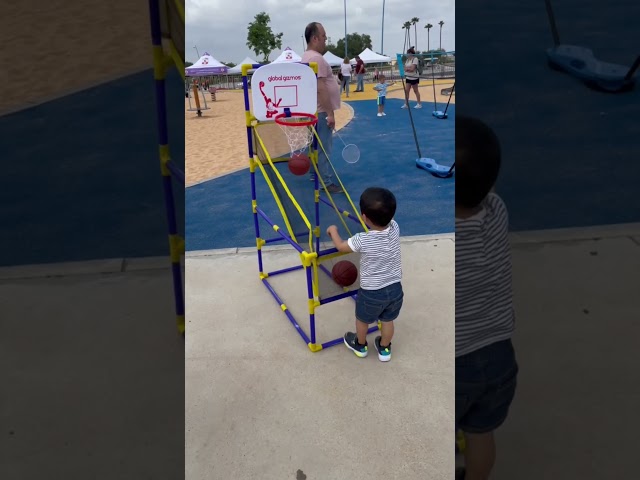 Vídeo relacionado con Shamoparty Caja de lápices de gran capacidad de baloncesto amarillo, regalos de baloncesto para niños, bolsa de lápices multicapa de doble capa, regalos de vacaciones para niños, almacenamiento de