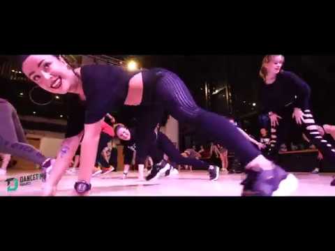 KATERINA KRASNIKOVA / REGGAETON WEEKEND VOL 3 / EL MICHA FT YOMO - DEJASELO CAER