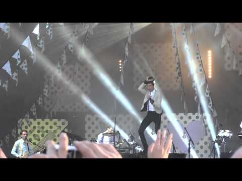 Mika - Relax (Live à Rouen Armada 2013)