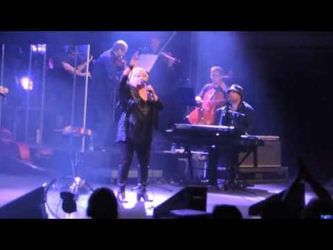 Věra Špinarová - Kouzlo bílejch čar - Praha Lucerna 15.12.2015