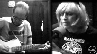 Bettie Serveert "Dust Bunny" Live at KDHX 10/22/10 (HD)