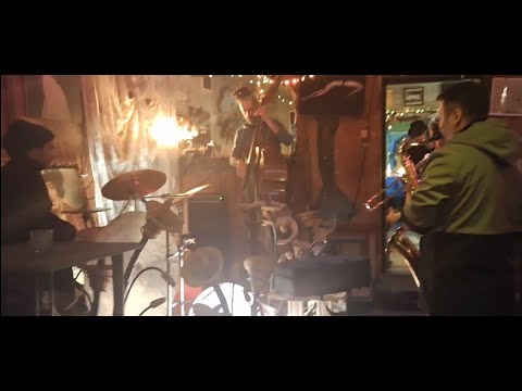 Muzika iz unutrašnjosti: Live improvisation recorded at Ciglana, Belgrade, on 28 December 2025.