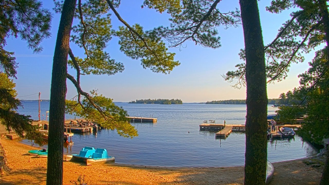Live webcam view of Rainy Lake Beach & Docks