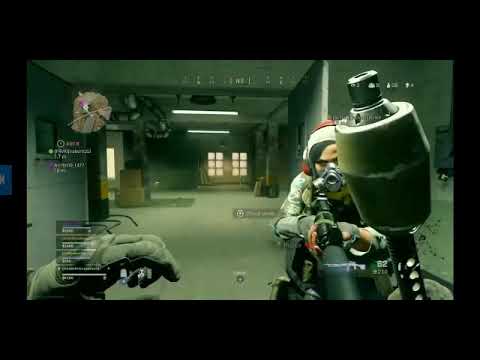 Papa Francesco gioca a warzone