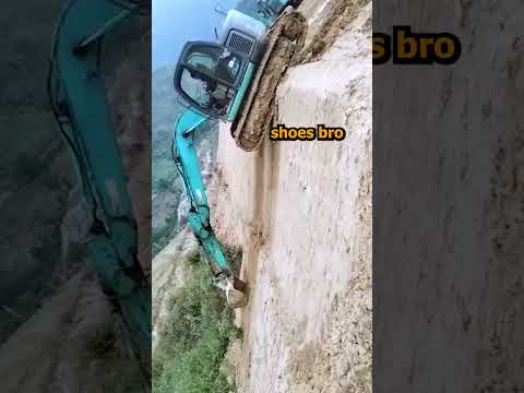 Excavator climbs down steep slope 👀