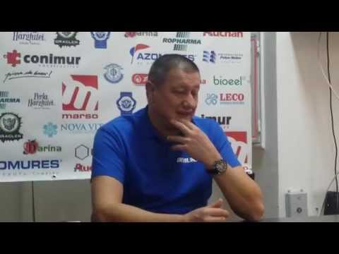 Srecko Sekulovic preparing the next game