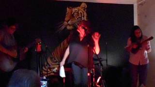 Lena D&#39;Àgua e They&#39;re Heading West - O Homem Voltou (Zeca Afonso)