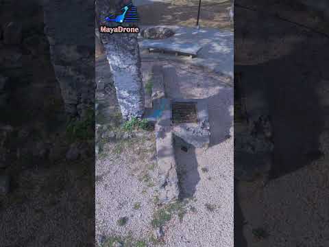 El viejo Aljibe de Santa Ana, Petén en donde antes se recolectana agua de lluvia.