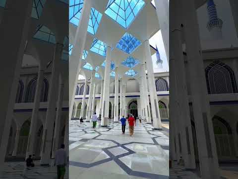 The biggest Mosque in Malaysia! 🕌 🇲🇾📍Sultan Salahuddin Abdul Aziz Mosque #mosque #malaysia