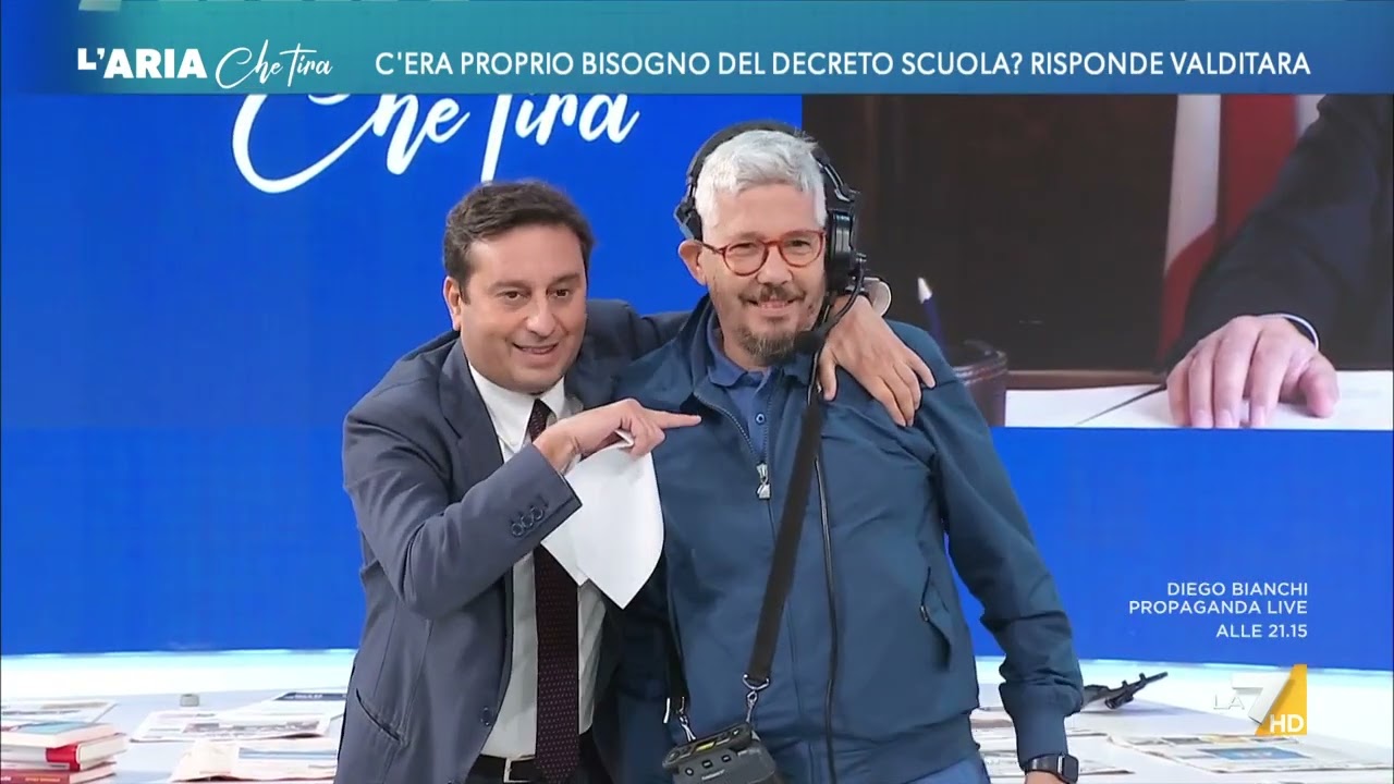 Siparietto tra Parenzo e Valditara: il conduttore porta in studio il suo autore sardo per ...