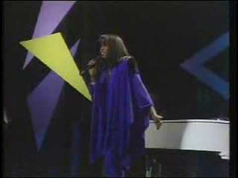 Brenda Russell sings Piano In The Dark live