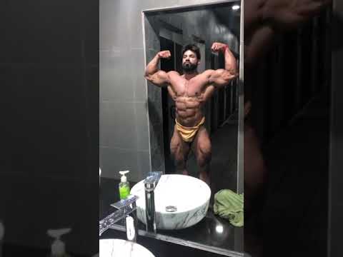 Issa Al Hasni posing