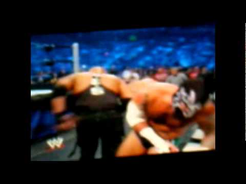 Cm Punk & luke gallows beat up kane