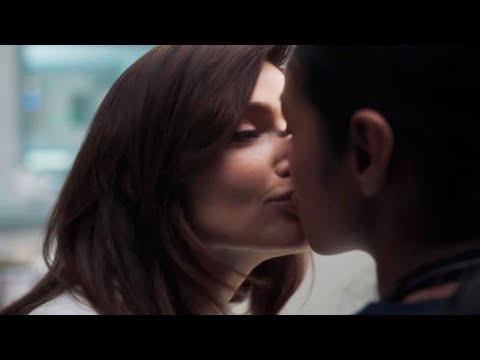 New Amsterdam 4x03 Kiss Scene - Lauren and Leyla