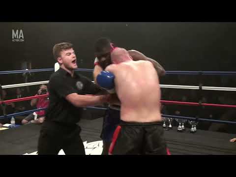Mwamba v Lyndon Knowles - Full Muay Thai Fight from Roar Combat League