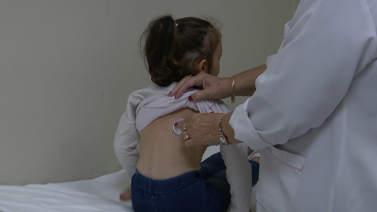 Rritet numri i rasteve me viroza tek fëmijët/Rreth 30 raste në ditë në pediatrinë e spitalit të Sarandës