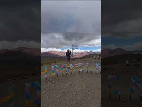 Mi perro llegó a 4350 msnm al cerro de 14 colores 🐶🏔️ #shorts