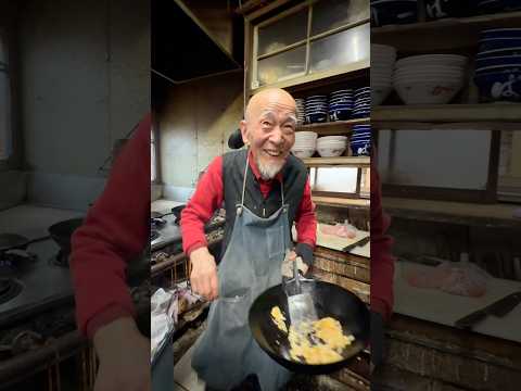 【創業100年以上】82歳店主の食堂で全メニュー頼んでみた