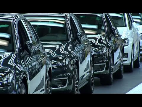 汽車廠因芯片短缺而停產 (Car plants shut down as chips run short)