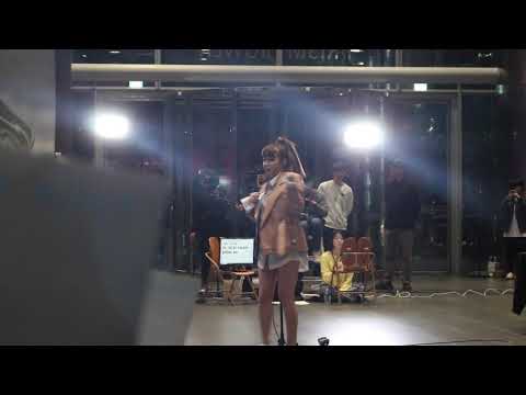 Park Bom (박봄) - The Show: Way Home From Work (더쇼: 퇴근 길) Fancam